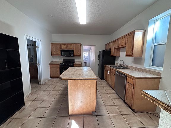 4th image of 3826 N Franklin St