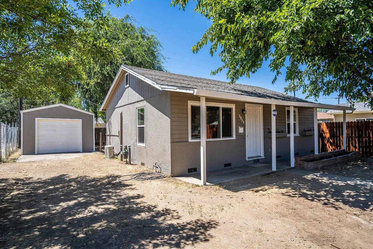 3933 Fig St photo 1