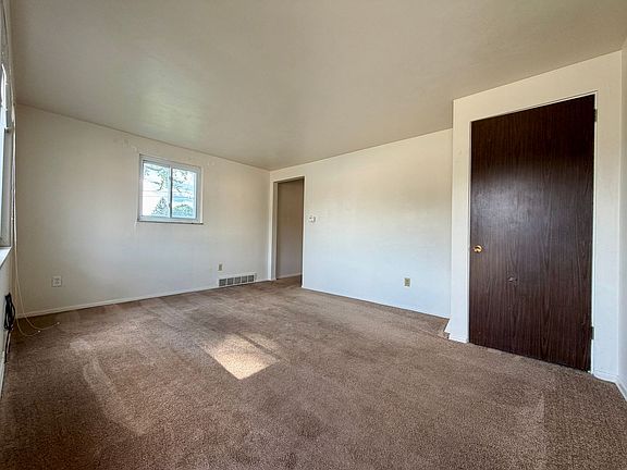 3rd image of 100 Savors Ct