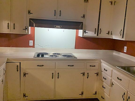 4th image of 8145 Royalwood Dr
