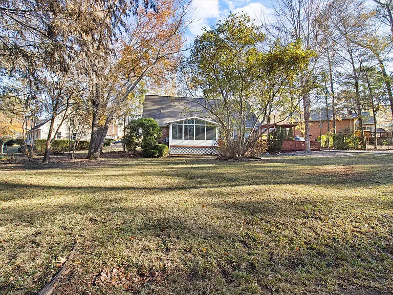 42 Halton Ct — Photo 12