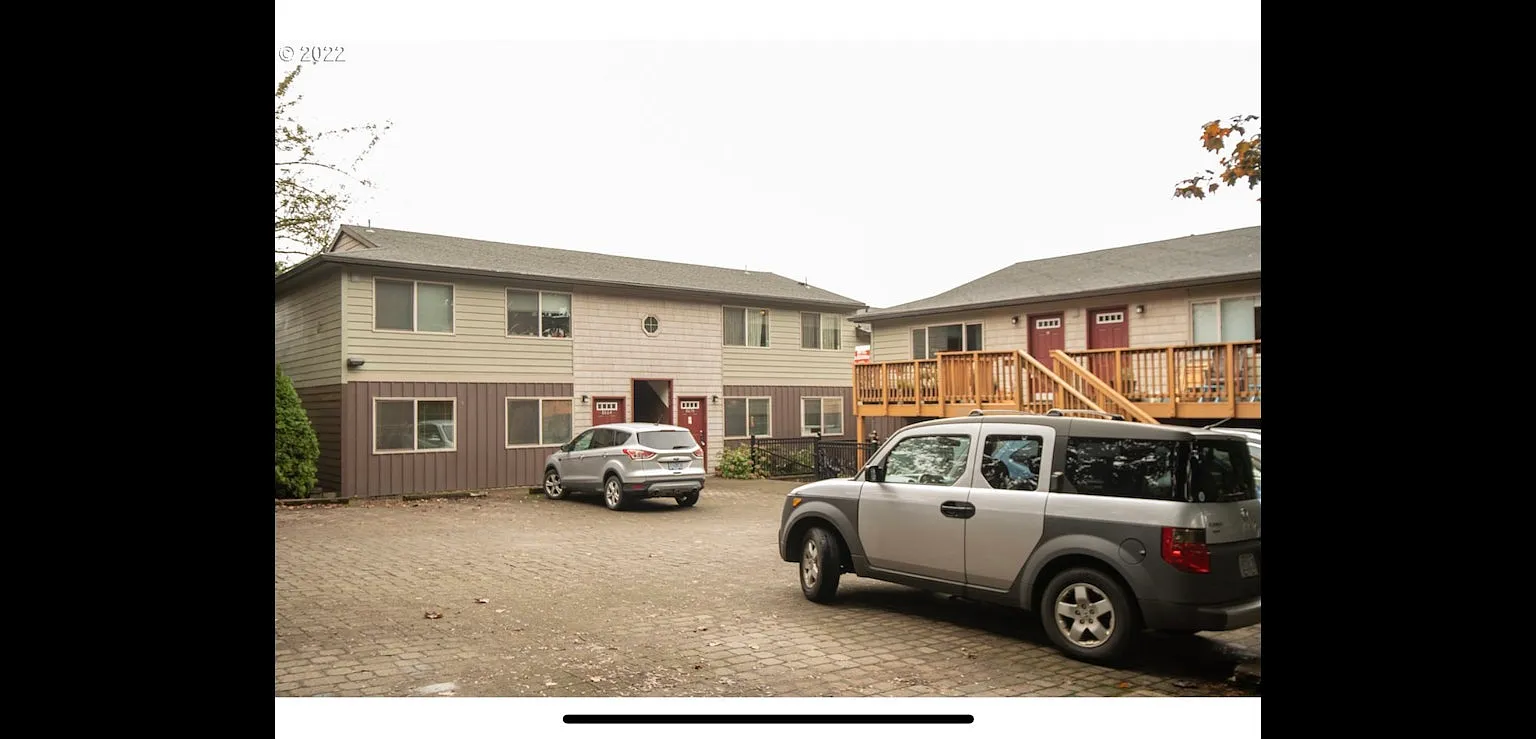 8664 North Willamette Boulevard — Photo 3