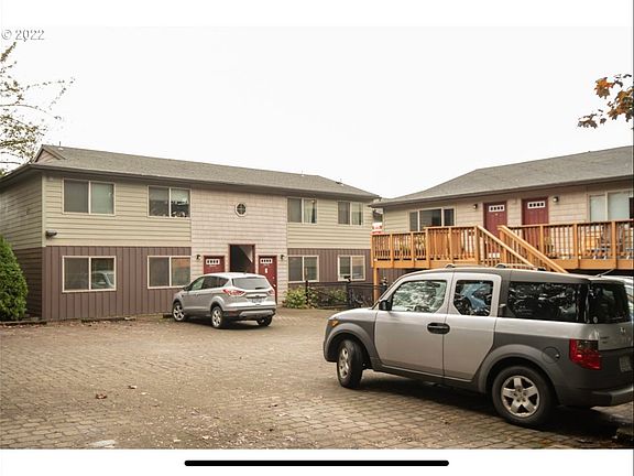 3rd image of 8664 N Willamette Blvd