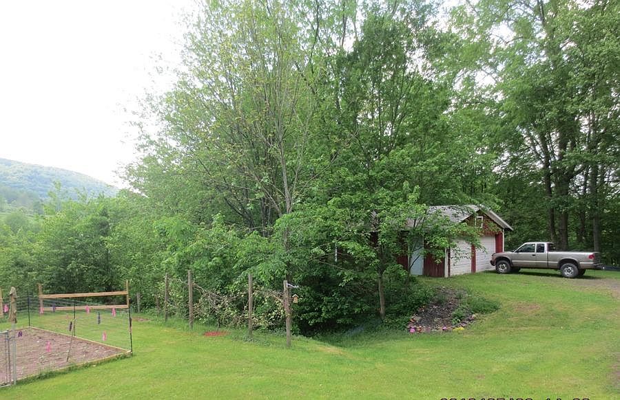 2nd image of 3445 Merrickville Rd