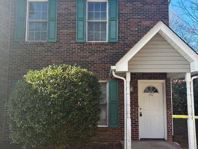 102 Maple Grove Ct — Photo 1