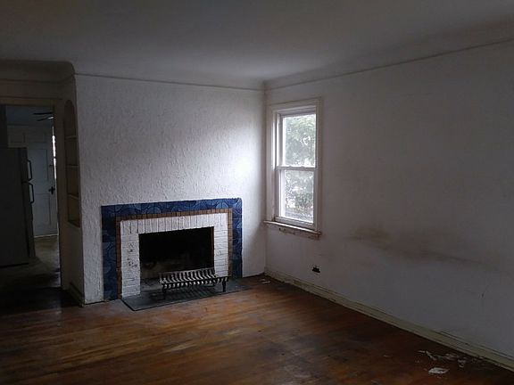 5th image of 22300 Seabrooke Ave
