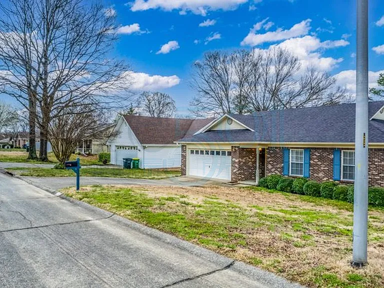 116 Tiffany Cir — Photo 34