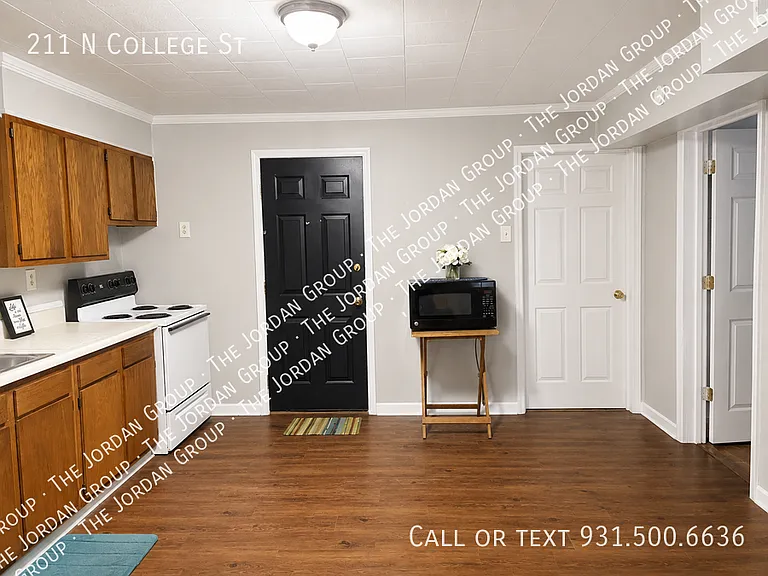 211 N College St — Photo 8