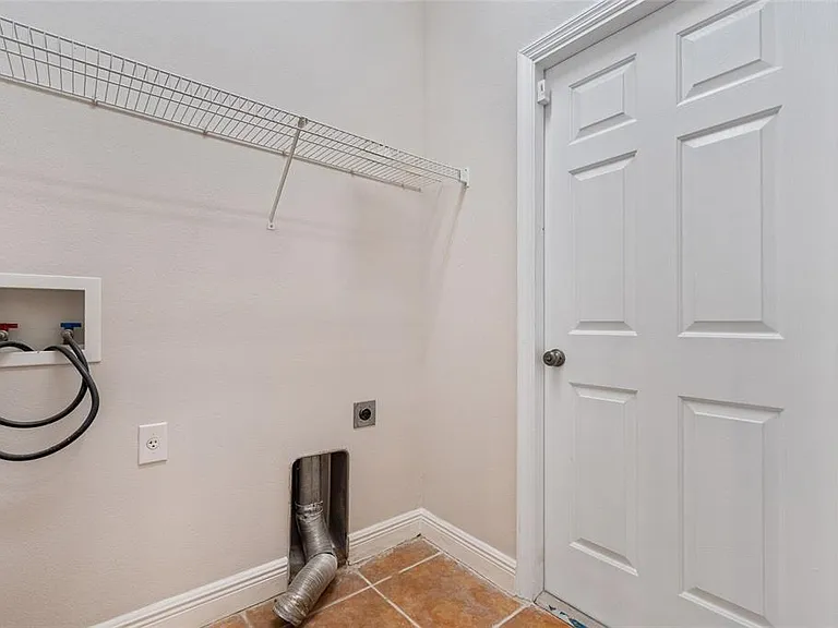 3336 Herringridge Dr — Photo 8