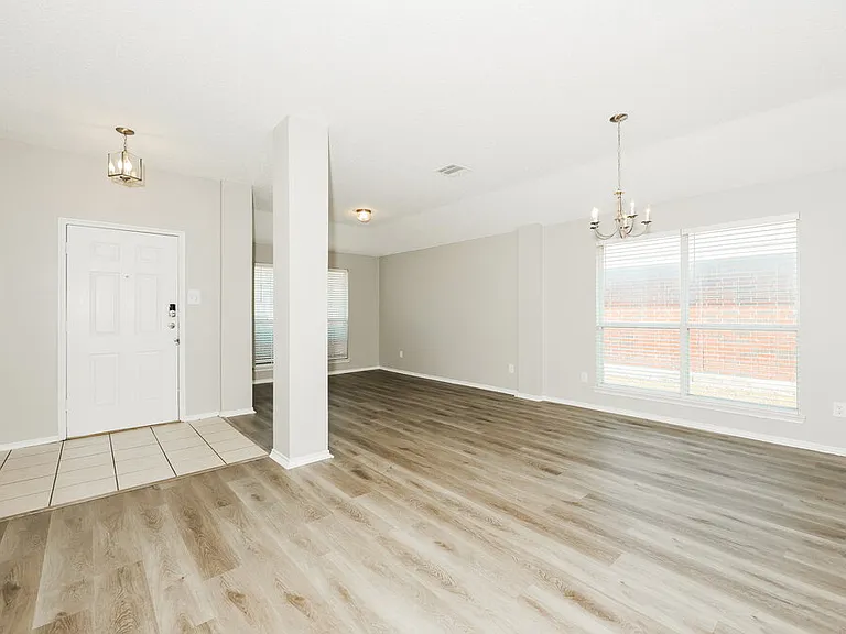 829 Clear Creek Dr — Photo 5