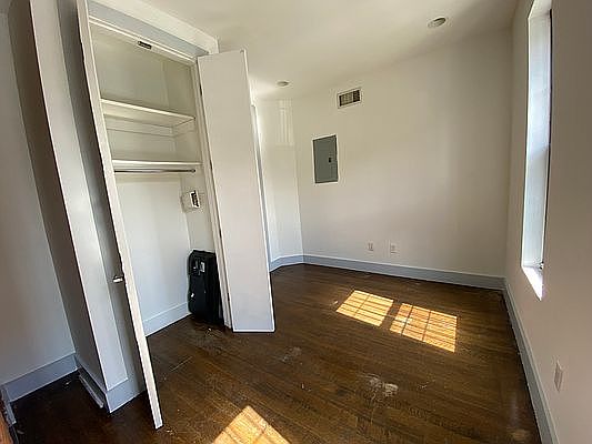 5th image of 849 Willoughby Ave #3A