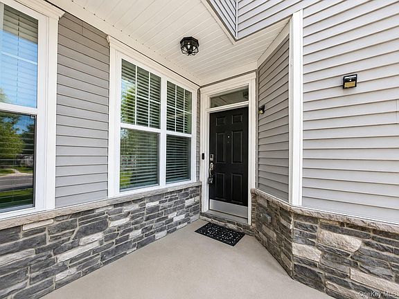 5th image of 37 Lindentree Lane