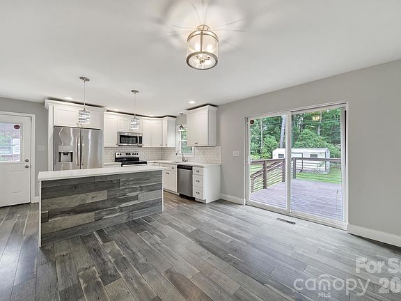 4th image of 1200 Vickie Ln