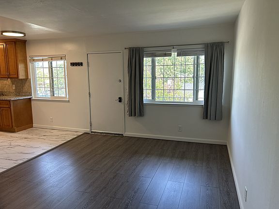 5th image of 634 S 11th St APT 6