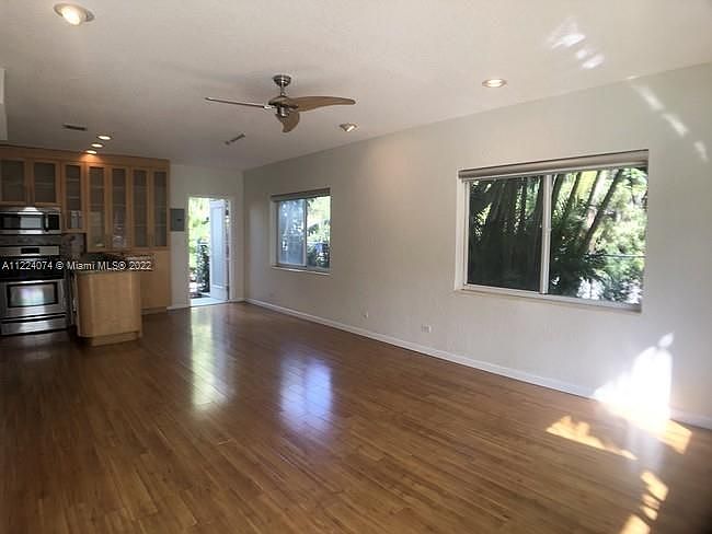 1st image of 733 NE 16th Ave #733