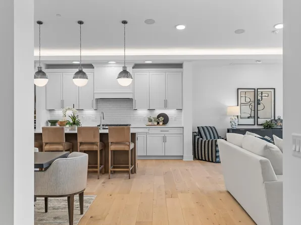 1 Hill Farm Rd #300, North Oaks, MN 55127