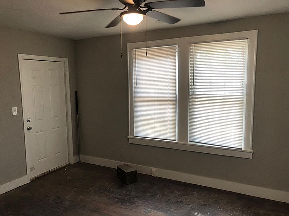 5th image of 2717 W Surrey Dr
