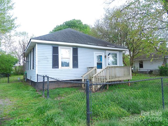 2nd image of 3027 Fair Oaks Dr