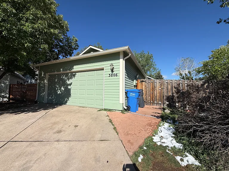 3806 Dahlia Ct — Photo 1