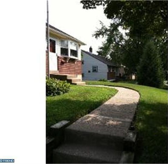 For Sale: 10 Stuart Dr, ASTON, PA 19014
