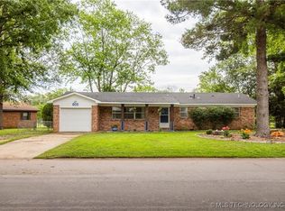 805 S Oak Hill St, Siloam Springs, AR 72761