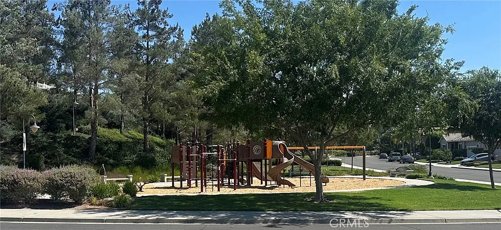 6 bed, 4.5 bath, 3842 sqft, $4,795 — Photo 3