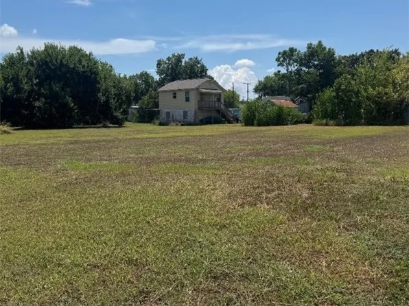 Harbor St, Pt Lavaca, TX 77979