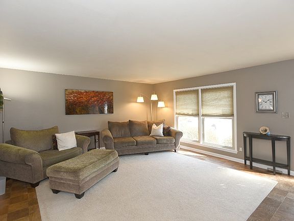 3rd image of 1902 Venetian Way