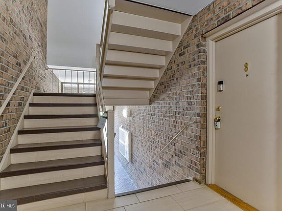 2nd image of 21 Silverwood Cir APT 8