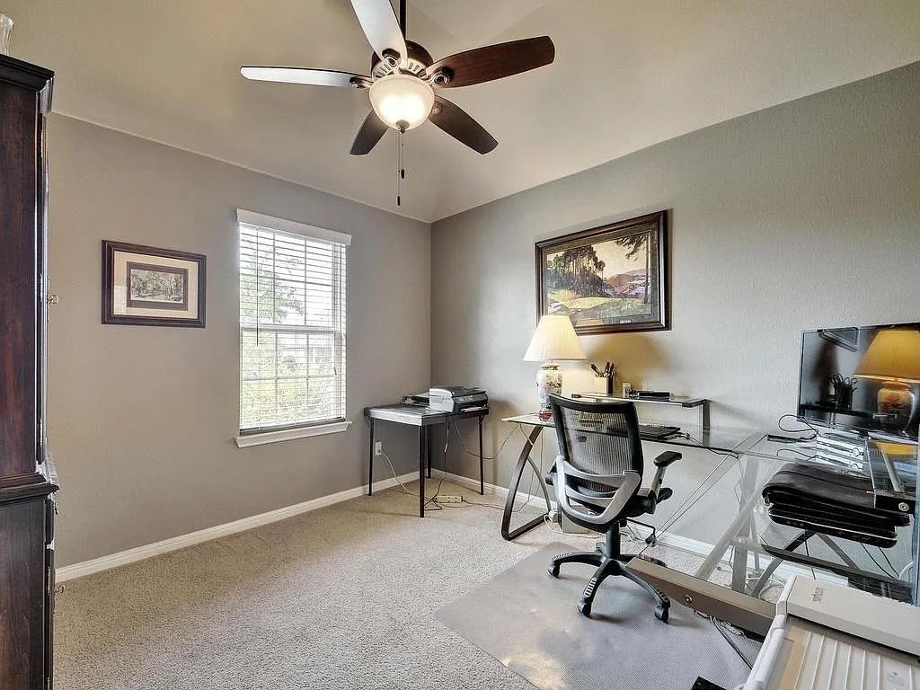 3 bed, 1711 sqft, $2,185 — Photo 3