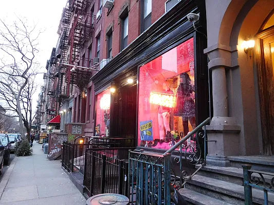 Rented by Renetta Real Estate | media 77