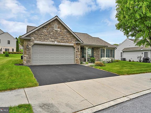 5th image of 931 Cambridge Dr