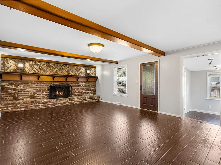 2329 E Bancroft St — Photo 9