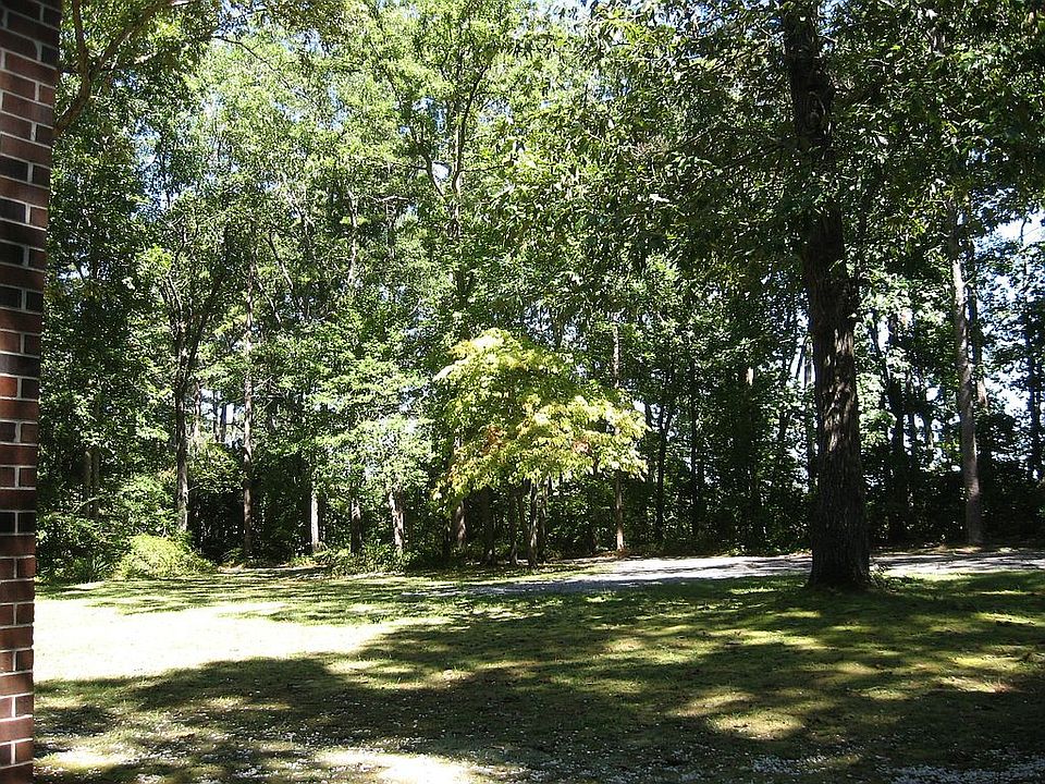 2nd image of 416 Lakewood Dr