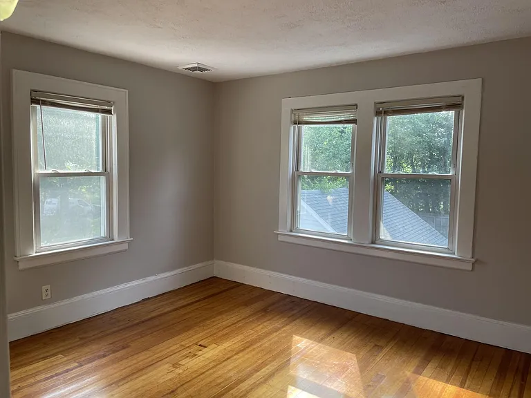 9 Royal Ave — Photo 9