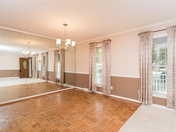 5th image of 2827 Blanche Dr