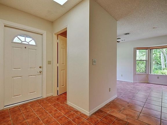 2nd image of 601 Broadway St