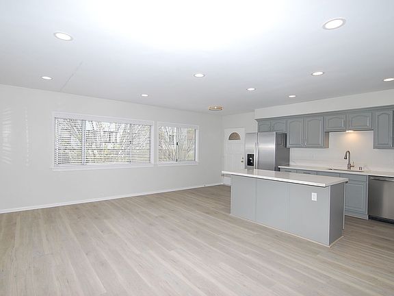 3rd image of 1001 E Broadway #A
