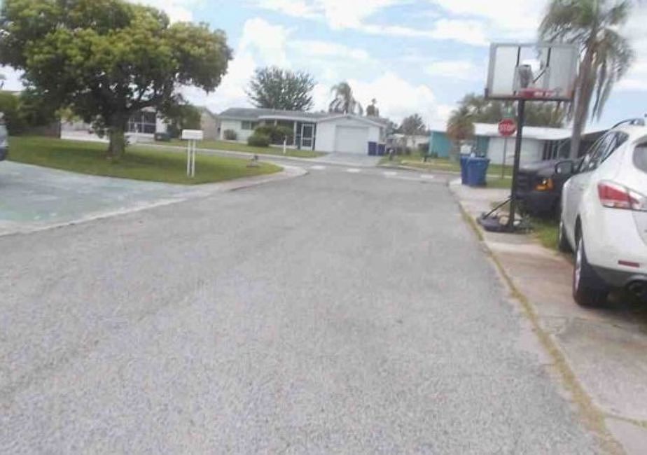 Exterior Neighborhood (street photo)