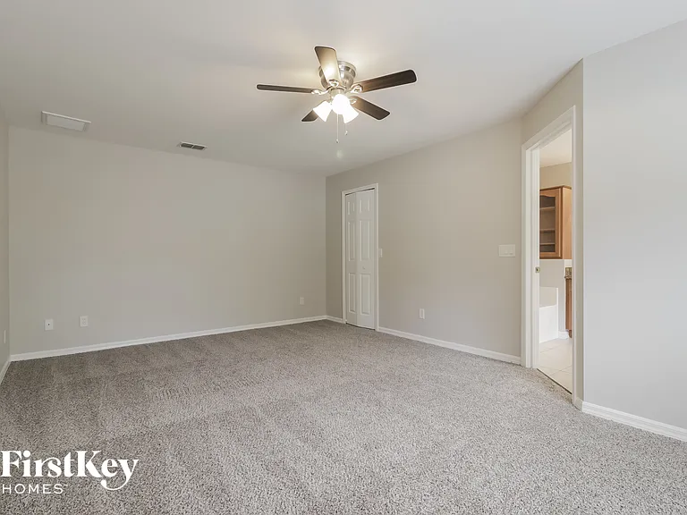 927 NW 10th Ave — Photo 8