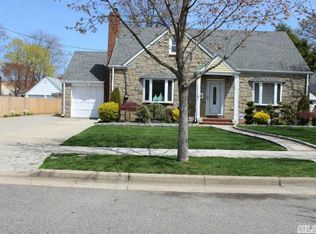 21 Spencer Pl, Hempstead, NY 11550