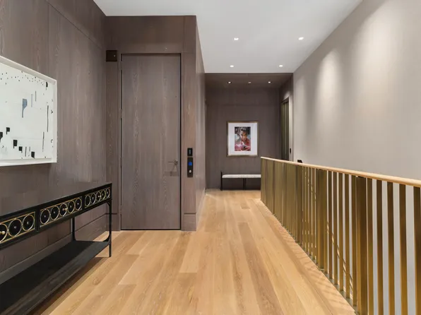 601 Washington Street image 10 of 21