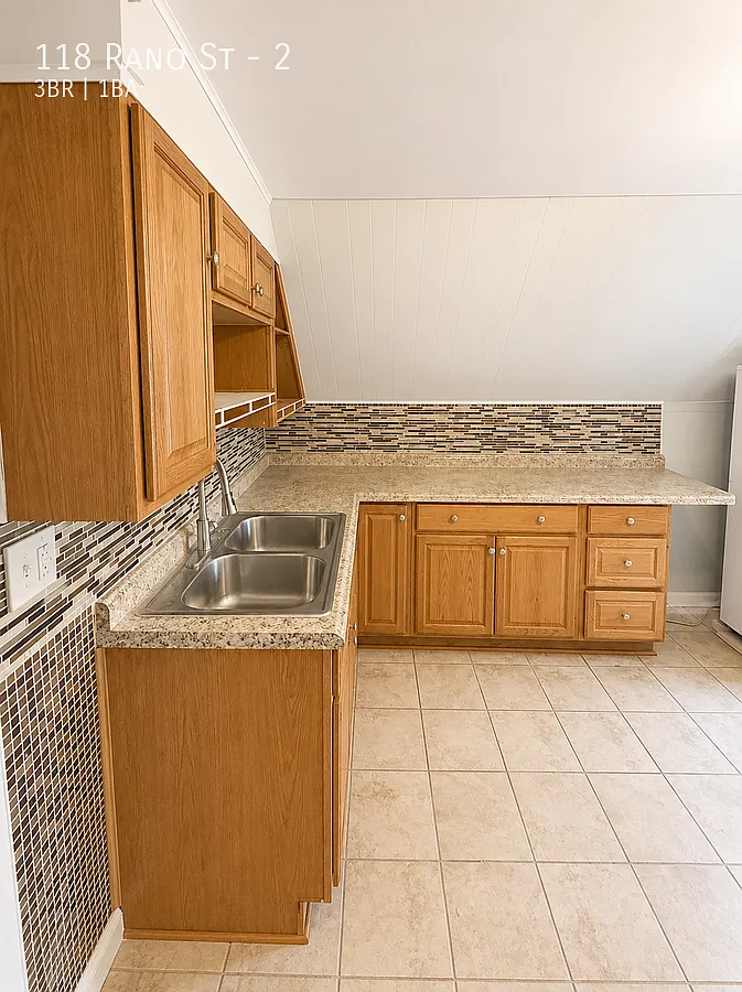 3 bed, 1050 sqft, $1,050 — Photo 2