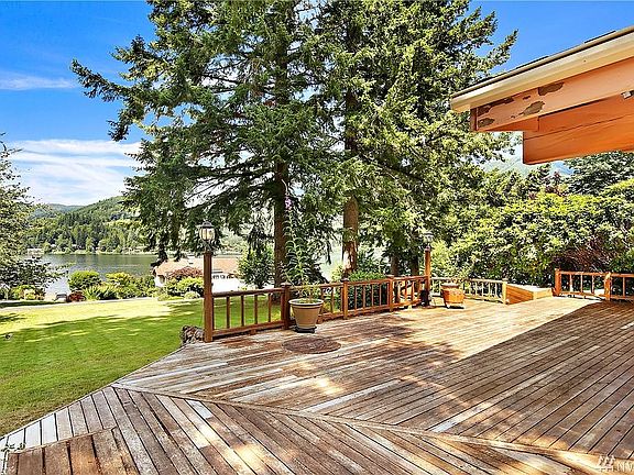 5th image of 648 W Lake Samish Dr