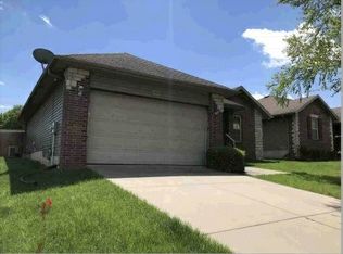 1252 E McClernon St, Springfield, MO 65803