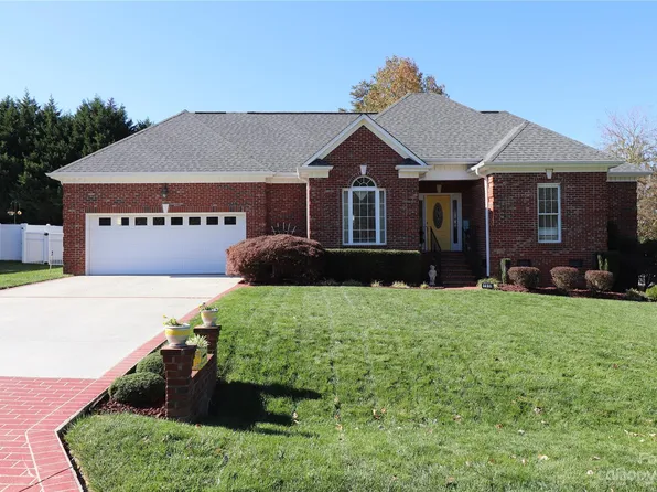 1605 Eden Glen Dr, Dallas, NC 28034