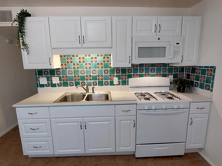 E Blacklidge Dr — Photo 13