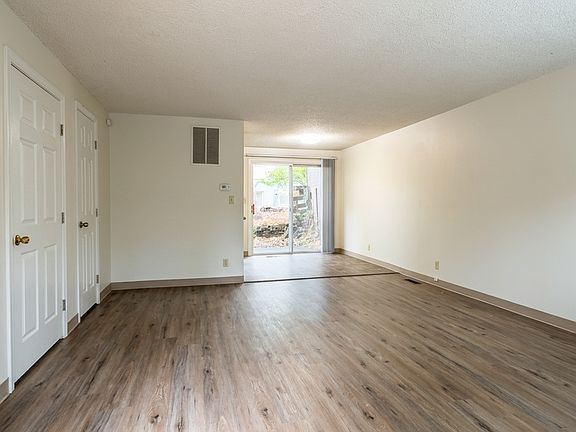 5th image of 133 Gresham St APT B