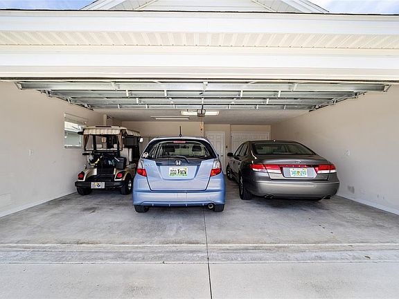 2nd image of 932 Castlehill Dr