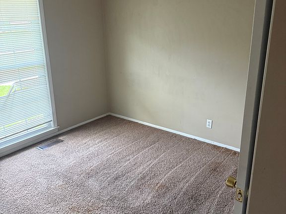 5th image of 11602 Maple Way